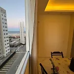 Apartamento Próximo ao Mar Apenas 100m da Praia